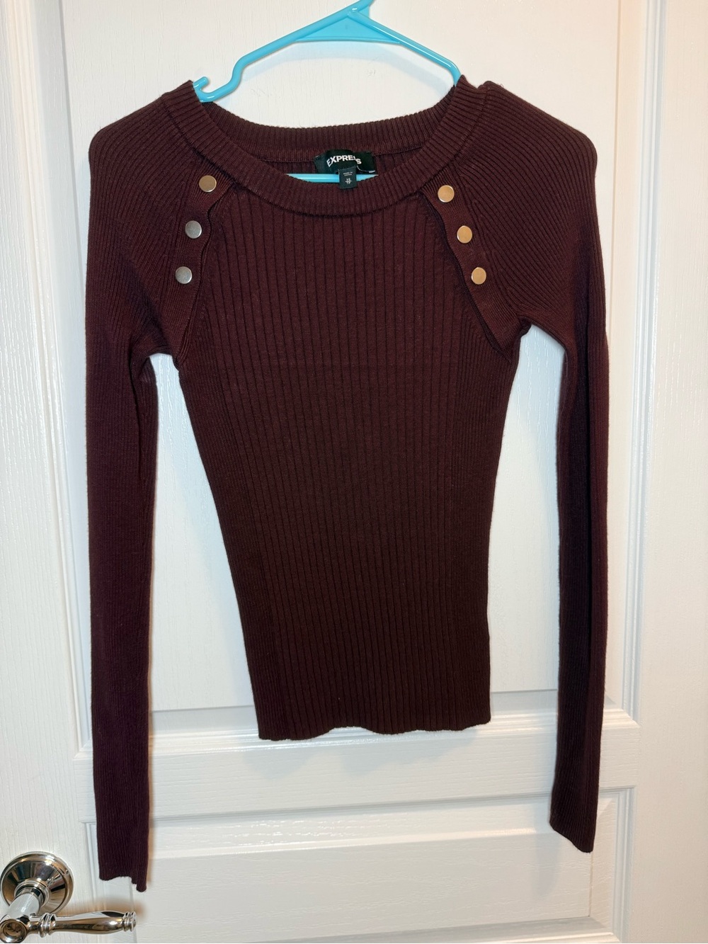 Express Long Sleeve Ribbed Top with Shoulder Snap Detail in Burgundy XS